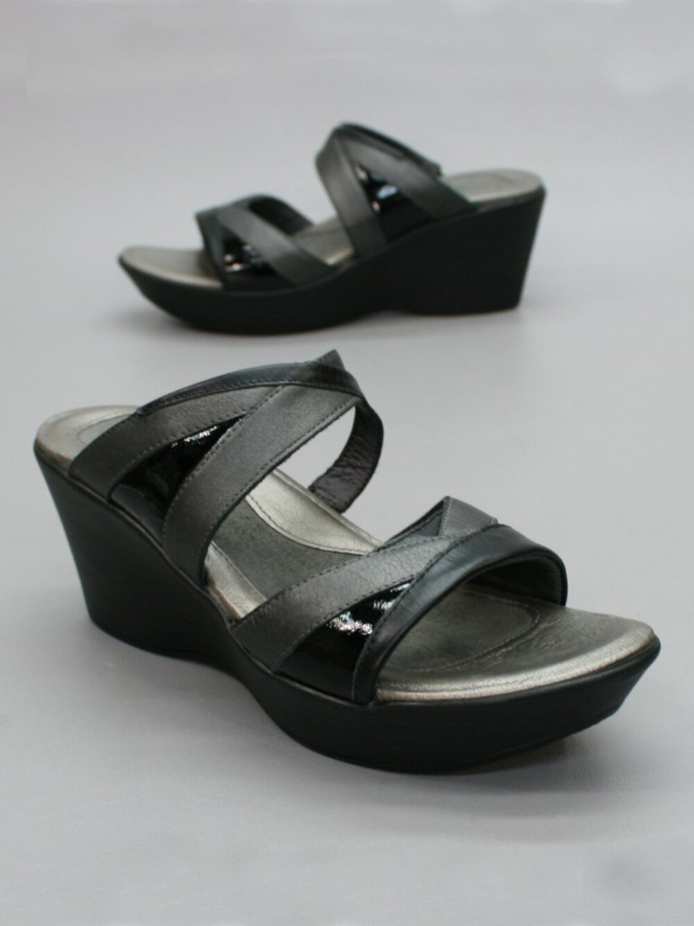 Naot 38 Ladies (7-7.5) Siren Black Silver Wedge Heels Mules Slides Sandals Shoes